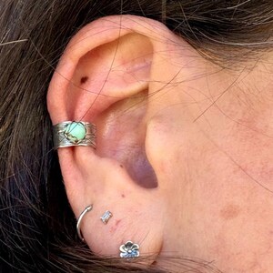 Pendiente de oreja Royston de turquesa de 5 mm • Anillo de plata de ley con pluma • No requiere perforación • Estilo suroeste imagen 7
