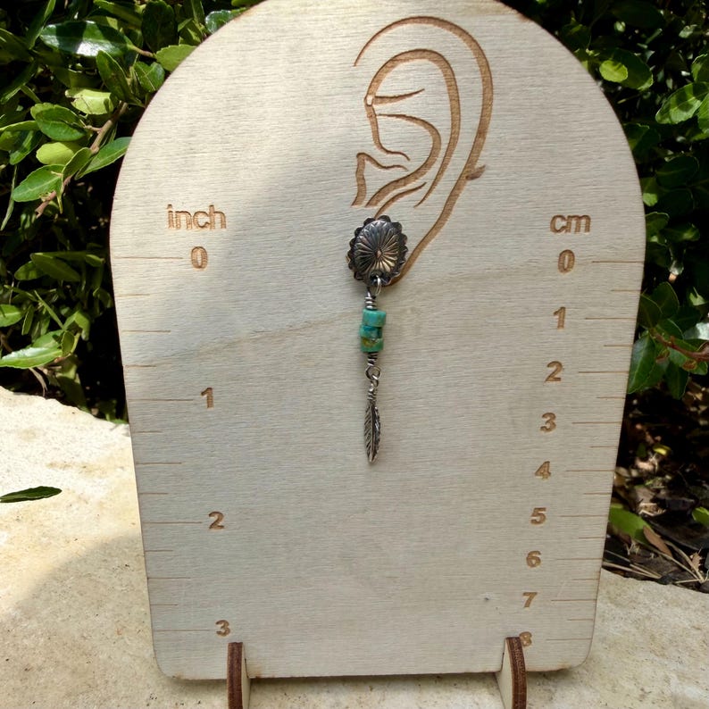 Oval Concho Turquoise Heishi Earrings • Sterling Silver • Feather Dangle immagine 7