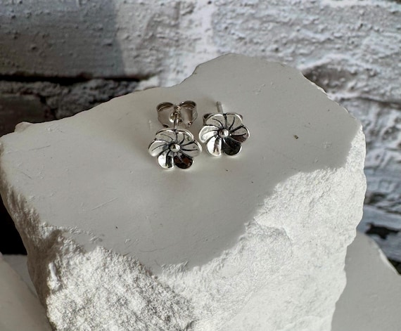 Flower sterling silver post earrings