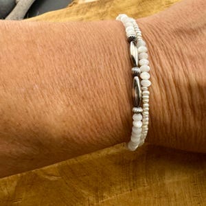 Pulsera de doble vuelta de perla navajo con plata de ley