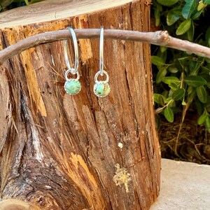 Pendientes de aro Sterling Sleeper • 12 mm o 15 mm • Colgante de turquesa Kingman • Individual o en pares imagen 10