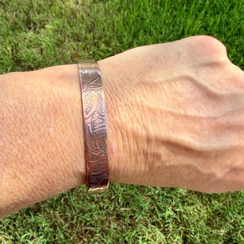 Southwest Floral Copper Cuff • Hand‑Forged Raw Copper Bracelet • Flower Doodle Pattern image 4