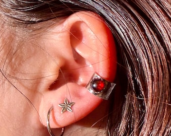 Garnet 6 mm Ohrmanschette • Stilvolle Sterlingsilber Faux Conch Wrap - Kein Piercing erforderlich