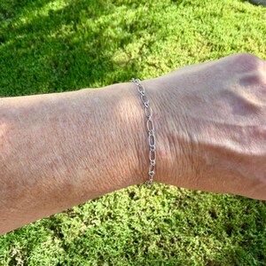 Silver Oval Link Bracelet • Textured Sterling Chain • Everyday Layering imagem 2