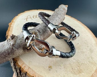 Horseshoe Shackle Leather Bracelet - Unisex Equestrian Gift with Stainless Steel Closure