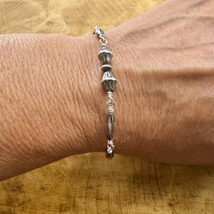Pulsera de perlas navajo hecha a mano, pulsera de cuentas de plata esterlina envuelta en alambre