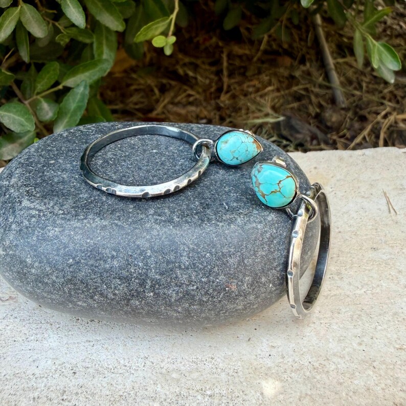 Sterling Silver Turquoise Hoop Post Earrings • 10x8mm Pear Number 8 Cabochon immagine 1