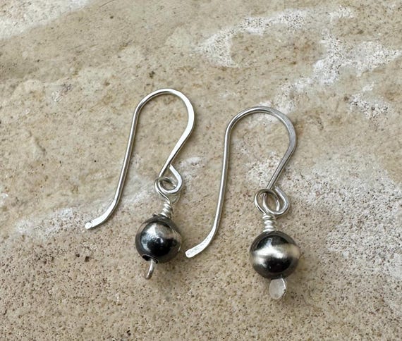 Dainty Navajo pearl drop / dangle sterling silver earrings