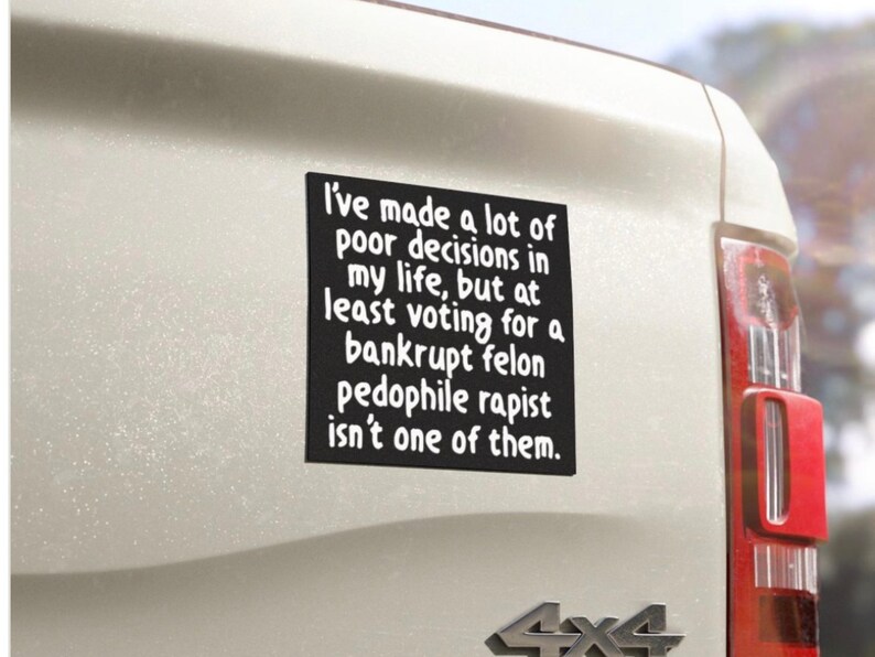 Adesivo o magnete anti-Trump: decalcomania per protesta politica, auto, computer portatile immagine 5