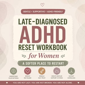 Peut inclure: Un cahier d'exercices intitulé "LATE-DIAGNOSED ADHD RESET WORKBOOK for Women." La couverture présente du texte en nuances de vert et de bordeaux, avec les phrases "GENTLE SUPPORTIVE ADHD-FRIENDLY" et "A SOFTER PLACE TO RESTART." Le texte supplémentaire comprend "UNDERSTAND YOUR PATTERNS" et "YOU ARE NOT LAZY. YOU ARE NOT BROKEN. YOU ARE NOT ALONE."