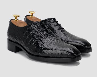Zapatos de piel de cocodrilo de una sola pieza: Zapatos formales de cordones para hombre, hechos a mano, en color negro.