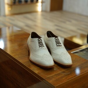 Handcrafted Leather Oxford Shoes for Men: Full Grain Formal Dress Shoes with Brogue Detailing image 2