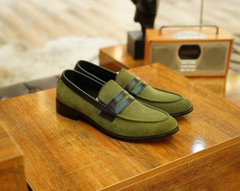 Mocasines de ante verde para hombre: cómodos zapatos formales y de diario hechos a mano.