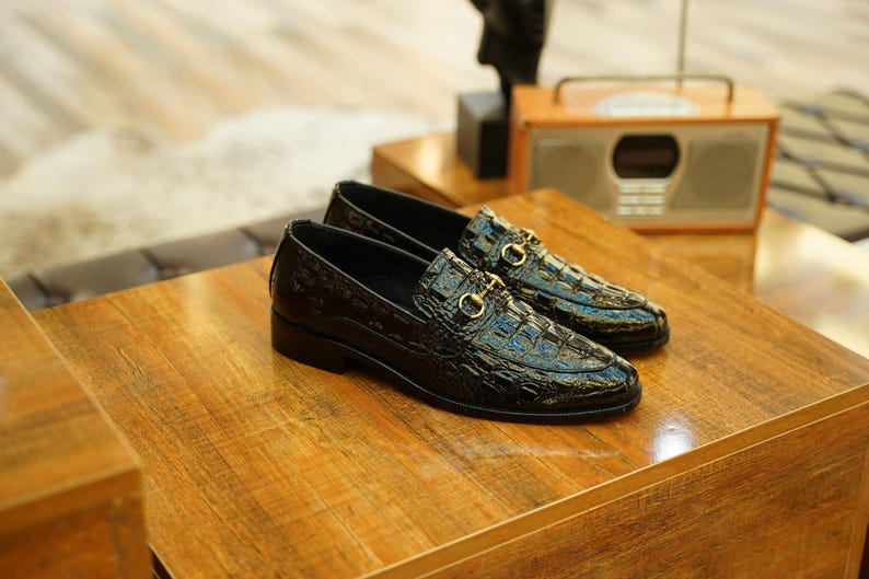 Handcrafted Men’s Crocodile Shoes – Elegant Handmade Men’s Leather Formal Shoes in Black image 2