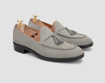 Mocasines de ante hechos a mano con borlas: Zapatos formales con costuras cosidas a mano.