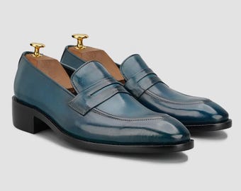 Mocasines de piel azul hechos a mano: Zapatos de vestir de lujo para hombre con acabado patinado.