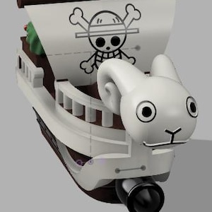Puede incluir: Un barco de juguete blanco y marrón con una cabeza de conejo en la proa. La vela presenta un diseño de calavera y huesos cruzados con un sombrero. El barco tiene un cañón y un objeto verde en la cubierta.