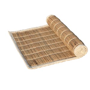 Puede incluir: Una estera rectangular enrollada, hecha de fibras naturales tejidas de color marr&oacute;n claro. La estera tiene un borde blanco y est&aacute; parcialmente enrollada, revelando la forma cil&iacute;ndrica de la secci&oacute;n enrollada. Las fibras est&aacute;n dispuestas en l&iacute;neas paralelas.