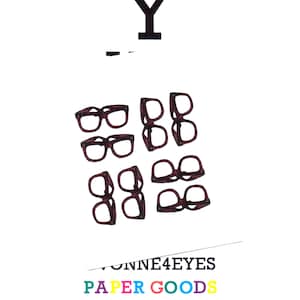 Könnte beinhalten: Ein Schwarzweißbild des Buchstabens "Y" mit dem Text "Y.ONNE4EYES PAPER GOODS" darunter. Es gibt sechs Paar rot getönte Brillen, die in einem Raster angeordnet sind.