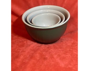 Set Of 3 Hunter Green and Eggshell  Mixing Bowls Nesting Design - Kitchen & Baking Essentials