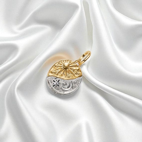 太陽と月のメダリオンチャーム、スターリングシルバー＆14Kゴールド