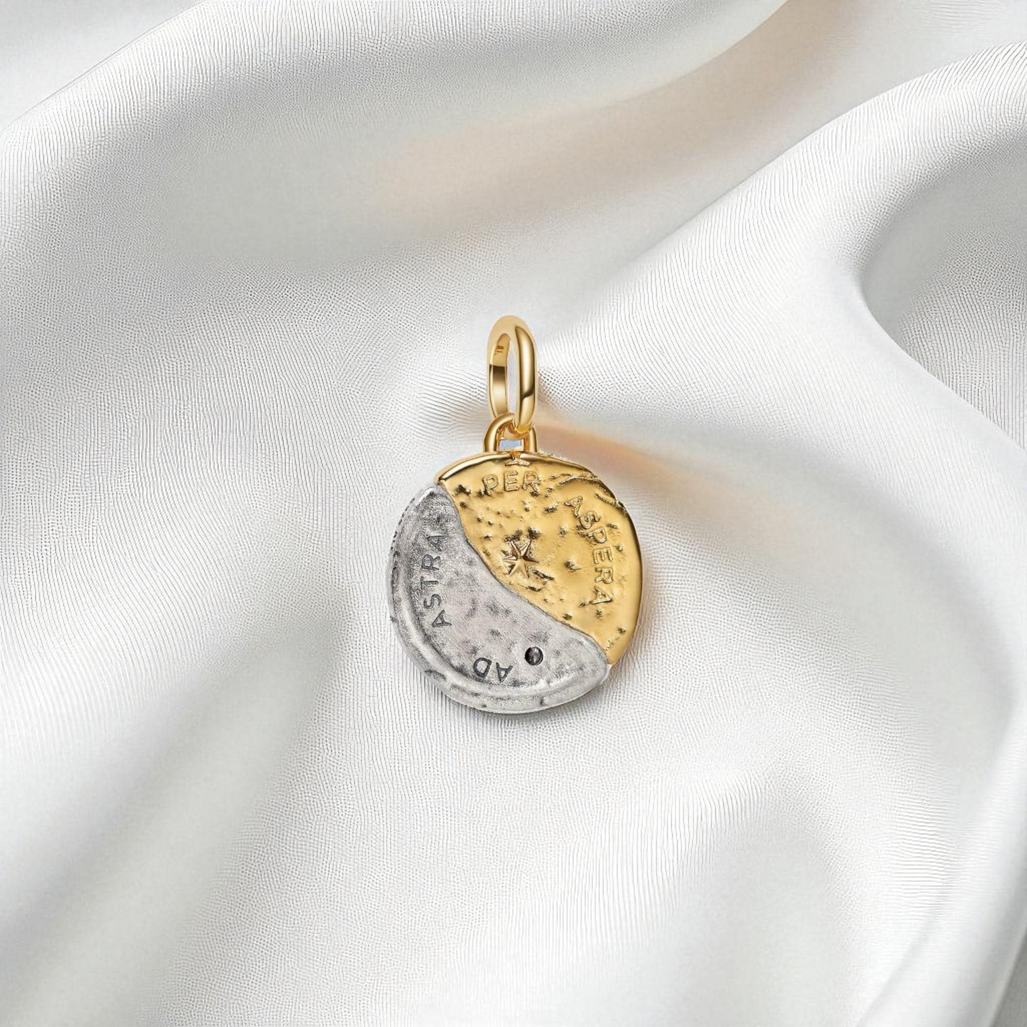 太陽と月のメダリオンチャーム、スターリングシルバー＆14Kゴールド