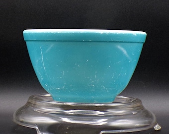 Vintage Kitchenware Mixing Bowl. Pyrex, Primary Colors, Blue, #401, 1 1/2 Pint, First Period, 1945 - 1949