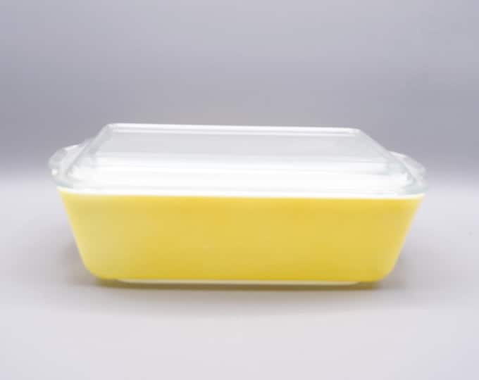 Vintage Kitchenware, 1 1/2 Quart Refrigerator Dish with Lid, Pyrex, Primary Color, Yellow, 1947 - 1960