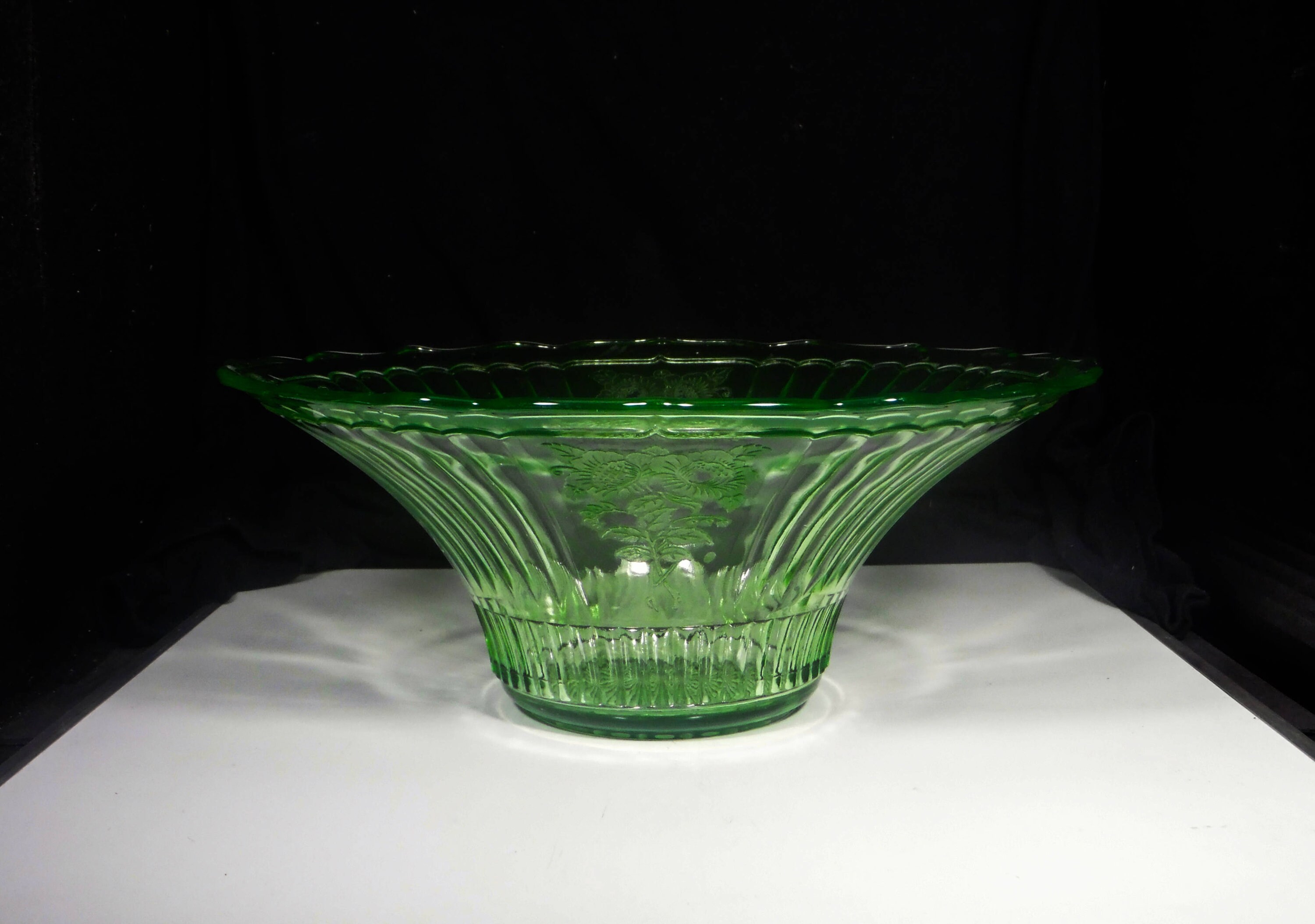 Vintage Green Depression Glass Mixing/Batter Bowl with Lid…