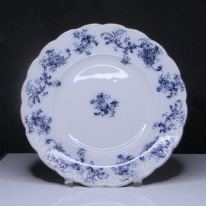 Pottery Dinner Plate, Flow Blue, New Wharf Pottery, England; Dunbarton; 1891 - 1894