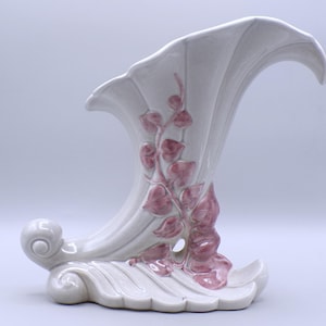 Pottery Vase, Cornucopia Form, Redwing Pottery, #1098 1936 - 1967