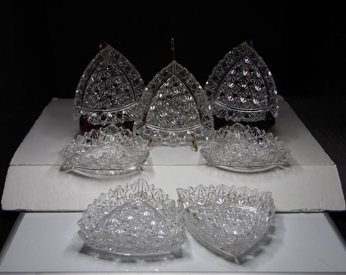 Early American Pressed Glass Sauce/Berry Dish, Individual, Hobbs, Brockunier and Company, HB #101 (OMN) aka Daisy And Button; Star c 1884
