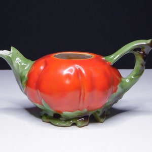 Porcelain Individual Tea Pot, Royal Bayreuth, Tettau, Bavaria, Tomato, 1902 - 1920