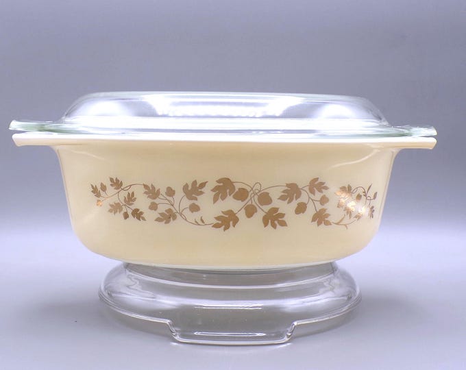 Vintage Kitchenware Oval Casserole, Pyrex, Golden Acorn, 1960 -1963