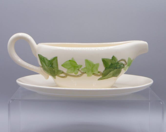 Vintage Pottery Gravy Boat with attached Underplate, Franciscanware, Ivy, 1960
