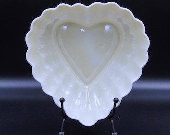 Vintage Porcelain Candy/Nut Dish, Belleek Pottery, Ireland, Heart Shape, 1946-1955