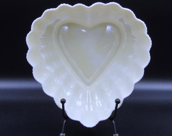 Vintage Porcelain Candy/Nut Dish, Belleek Pottery, Ireland, Heart Shape, 1946-1955