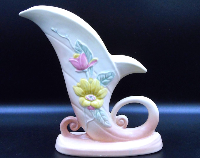 Pottery Vase, Hull Art Pottery, Magnolia #19, 1946-1947