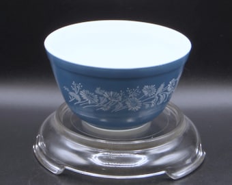 Vintage Kitchenware Mixing Bowl #401 750ml, Pyrex, Colonial Mist, White on Blue, 1983-1986