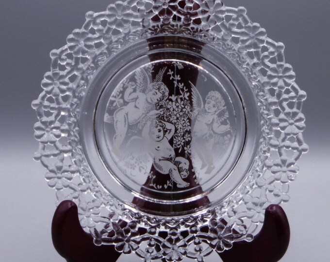 Early American Pressed Glass Novelty Plate, United States Glass Co, USG #16012 (OMN) aka Daisy Chain Border, introduced 1892