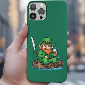 iPhone Hülle, lustiger Kobold, der Bier im Fischerboot trinkt, St. Patrick's Day Telefonabdeckung, schützende harte Abdeckung, St. Paddy's Handyhülle,