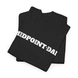 Puede incluir: Dos camisetas negras dobladas y apiladas. La camiseta superior presenta el texto blanco "MIDPOINT-DAY" en diagonal. El texto incluye los hashtags "#midlife" y "#midlifelife".