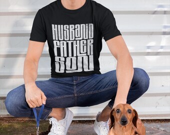 Maglietta con scritta "Marito, Padre e Figlio" - Maglietta grafica con tipografia audace per uomo