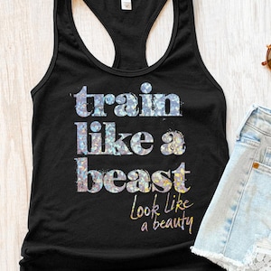 Regata "Treine como uma Fera, Pareça uma Beleza", Regata para Mamãe Musculosa, Regata para Musculação, Regata Fitness Feminina, Regata para Treino na Academia
