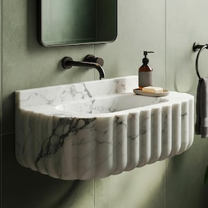 Lavabo Aurelia in Marmo Scanalato da Parete – Vasca Scolpita in Pietra Naturale per Bagni Moderni di Lusso | Design Artigianale