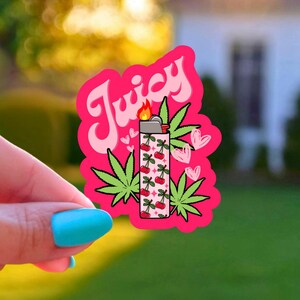 Adesivo Marijuana Y2K - Adesivo Accendino - Adesivo Juicy - Adesivi Anni 2000 - Adesivo Bambino Anni 90 - Estetica Rosa Ciliegia - Vintage - Retro - Vinile