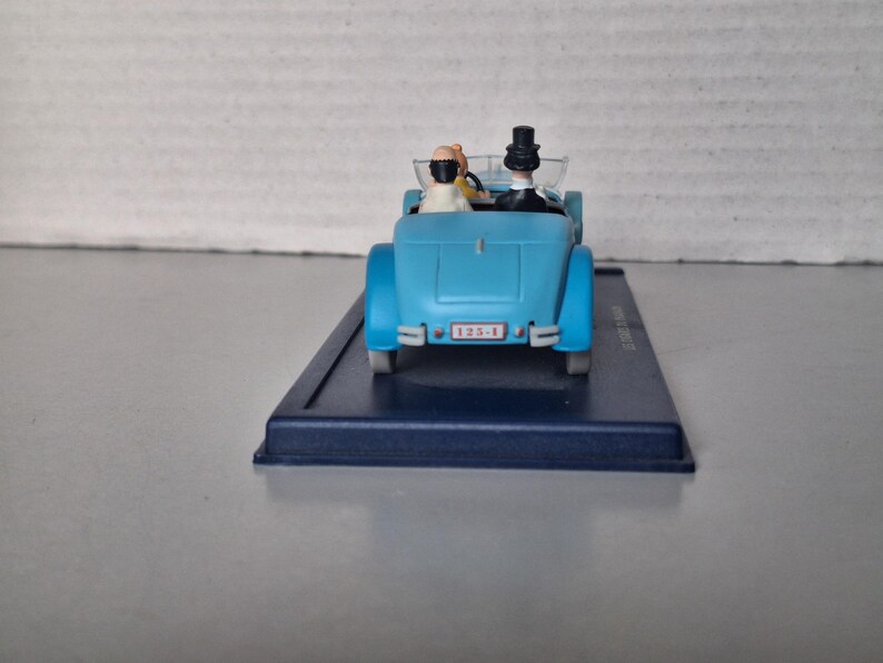 En bil från albumet: Tintin och faraos cigarrer bild 4