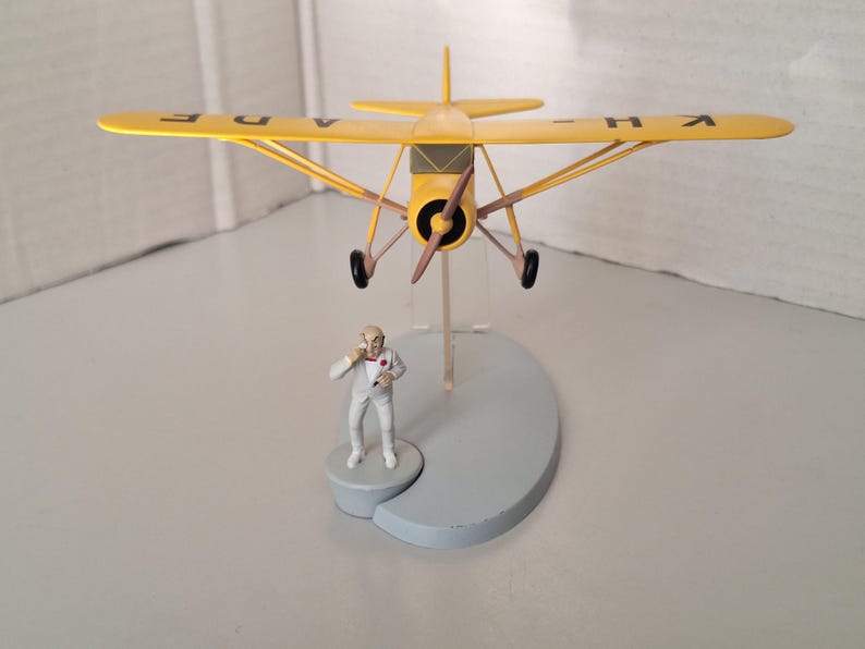 An airplane from a Tintin album image 3