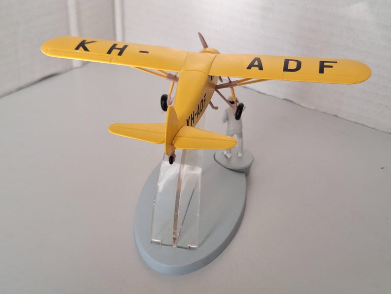 An airplane from a Tintin album image 2