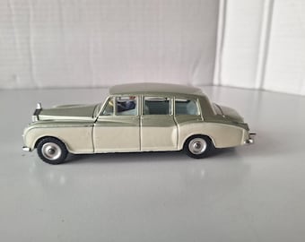 A white and green Rolls Royce Phantom from Dinky Toys